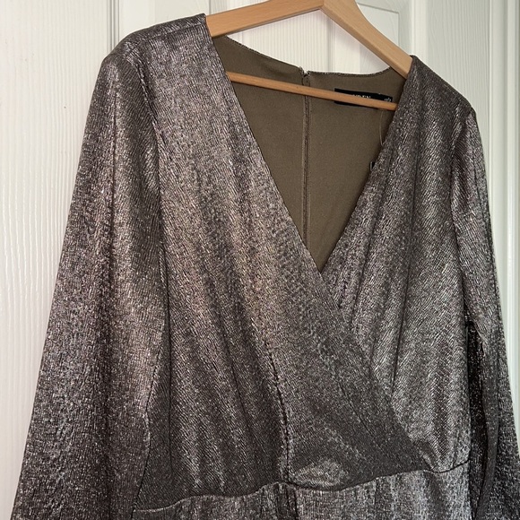 NWT Lauren Ralph Lauren Women's metallic Gold V-Neck Dress Size 16 - Picture 3 of 9